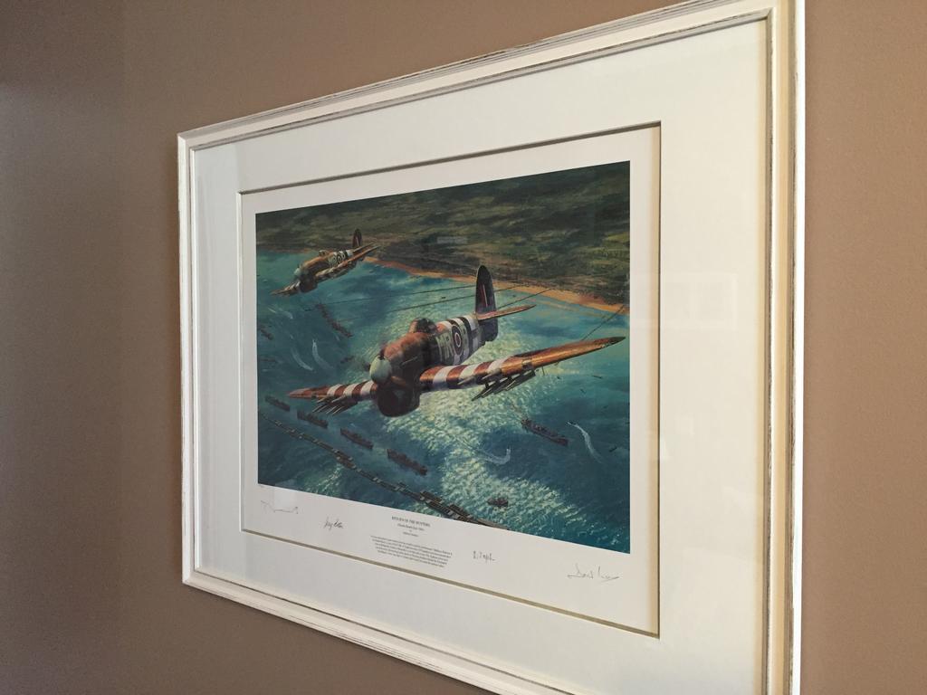 ホテル Dday Aviators アロマンシュ・レ・バン エクステリア 写真